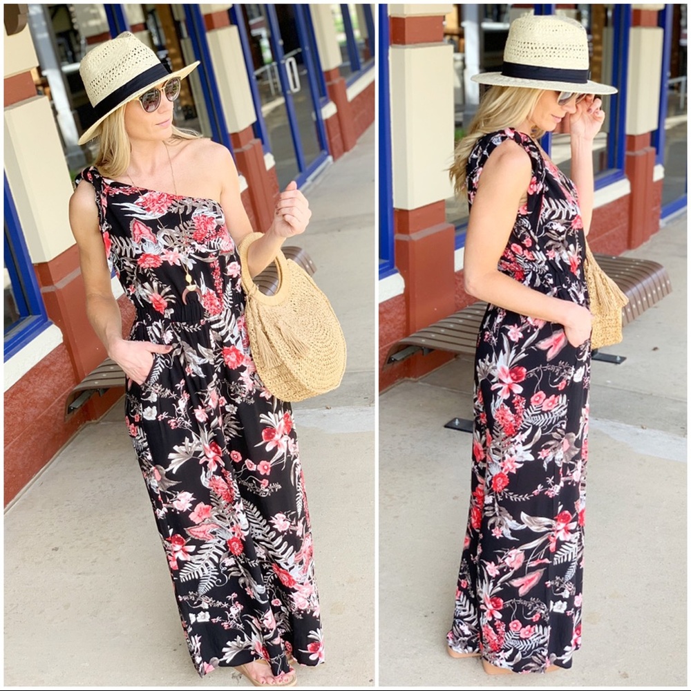 ✨LAST ONE✨Black Floral Jumpsuit - Picture 4 of 4